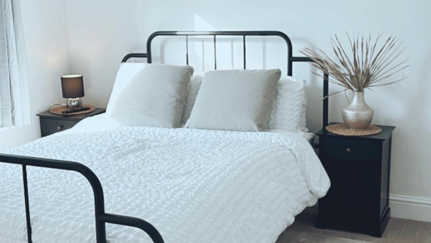 Southsea Homestays - Three Bedroom Home, Sleeps 8 - With Garden & Hot Tub Portsmouth Exteriér fotografie
